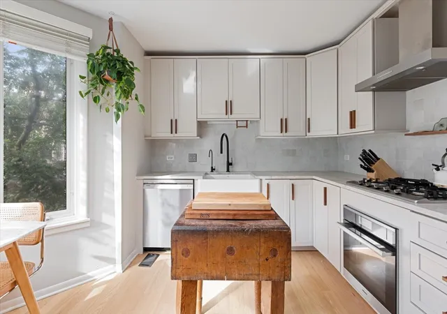 Photo 3 of Townhouse for sale at 1828 N Dayton St, Chicago, IL 60614 | MLS# 12789660 | Listing updated on 2026-10-21