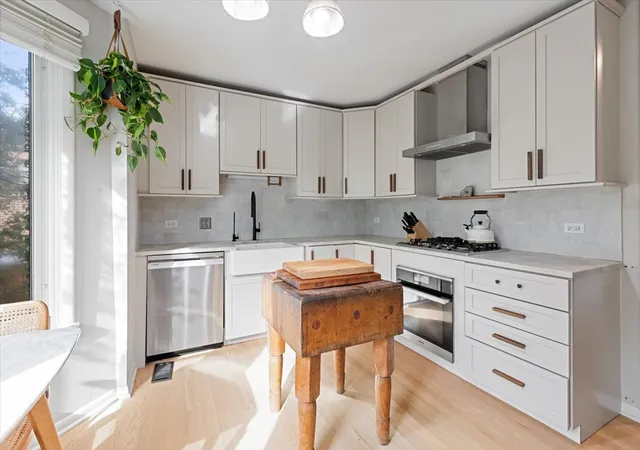 Photo 3 of Townhouse for sale at 1828 N Dayton St, Chicago, IL 60614 | MLS# 12789660 | Listing updated on 2026-10-21