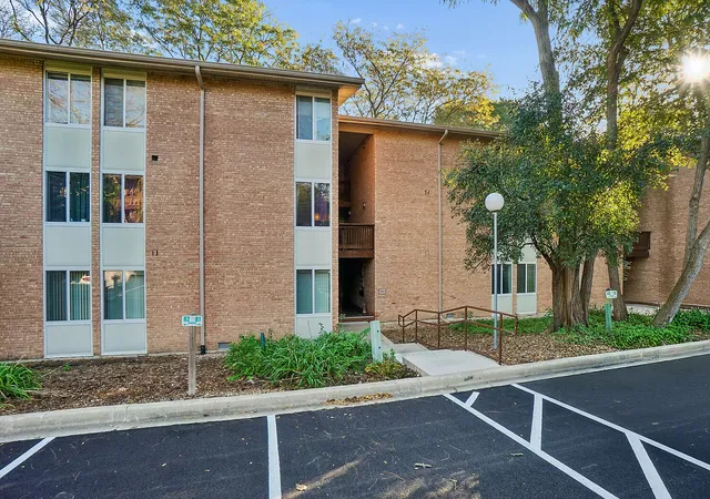 Condo for sale at 5813 Oakwood Dr #D, Lisle, IL 60532 | MLS# 12789662