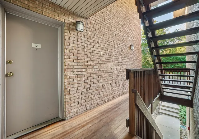 Listing Photo 4 - Condo for sale in building located at 5813 Oakwood Dr, Lisle, IL 60532 - Unit #D