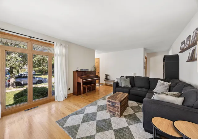 Photo 3 of Single family home for sale at 9431 Congress Park Ave, Brookfield, IL 60513 | MLS# 12789671 | Listing updated on 2026-10-22
