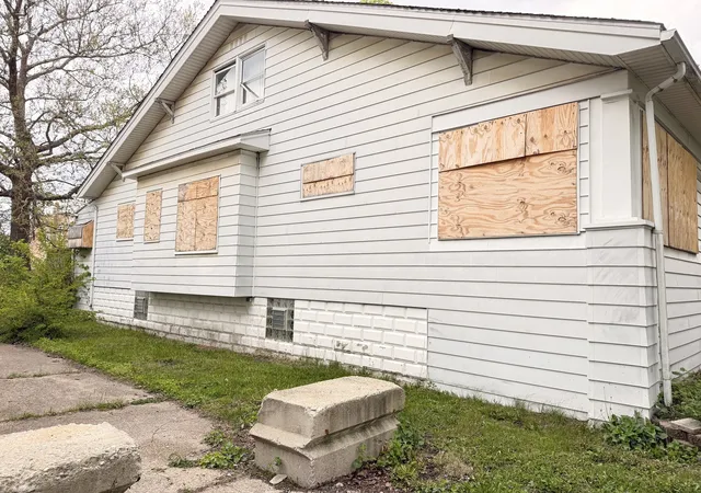 Photo 3 of Single family home for sale at 600 Ingraham Ave, Calumet City, IL 60409 | MLS# 12789680 | Listing updated on 2026-10-21