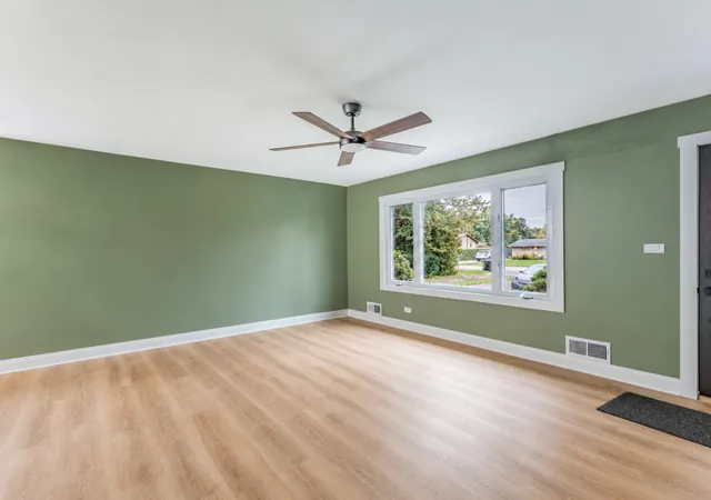Photo 3 of Single family home for sale at 5905 Lee Ave, Downers Grove, IL 60516 | MLS# 12789733 | Listing updated on 2026-10-22
