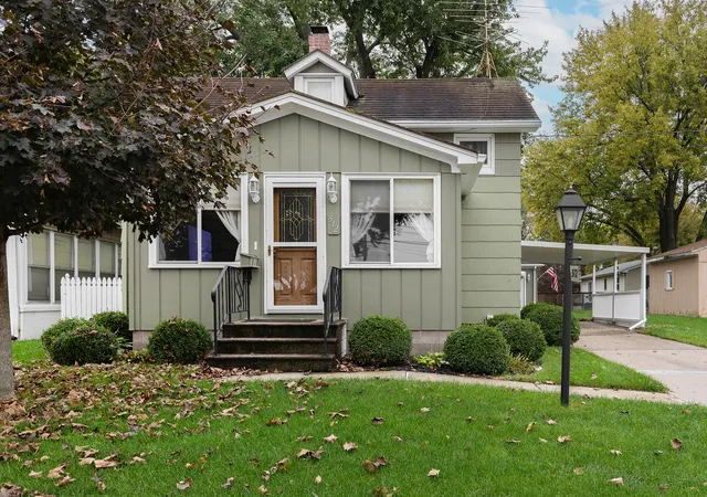 Photo 1 of Single family home for sale at 512 22nd Avenue, East Moline, IL 61244 | MLS# 12789753 | Listing updated on 2026-10-23