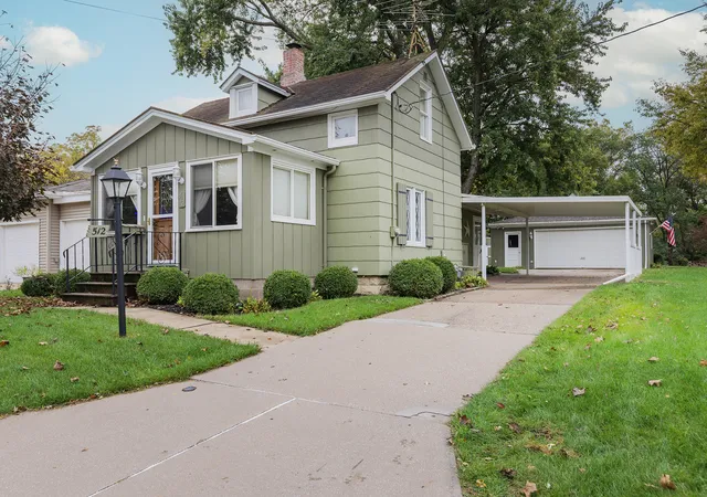 Photo 2 of Single family home for sale at 512 22nd Avenue, East Moline, IL 61244 | MLS# 12789753 | Listing updated on 2026-10-23
