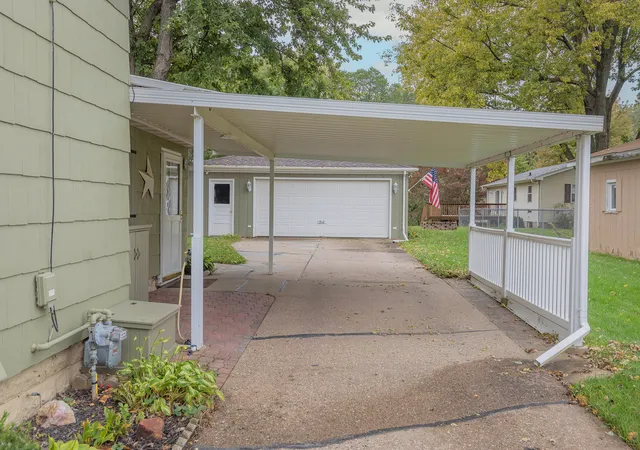 Photo 3 of Single family home for sale at 512 22nd Avenue, East Moline, IL 61244 | MLS# 12789753 | Listing updated on 2026-10-23