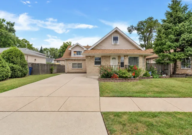 Photo 1 of Single family home for sale at 5758 W 82nd Place, Burbank, IL 60459 | MLS# 12789770 | Listing updated on 2026-10-22