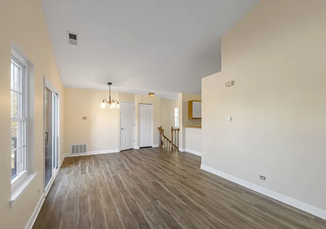 Photo 3 of Townhouse for sale at 1081 Lakewood Cir, Carol Stream, IL 60188 | MLS# 12789771 | Listing updated on 2026-10-22