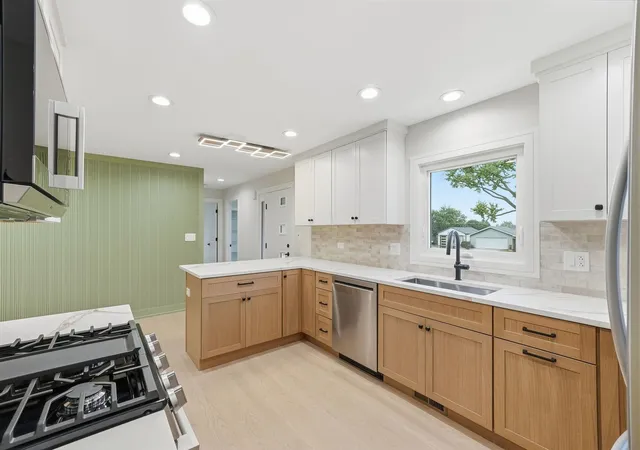 Photo 3 of Single family home for sale at 2n075 Mildred Ave, Glen Ellyn, IL 60137 | MLS# 12789786 | Listing updated on 2026-10-20