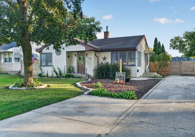 Photo 1 of Single family home for sale at 135 E 3rd Street, Coal City, IL 60416 | MLS# 12789787 | Listing updated on 2026-10-27