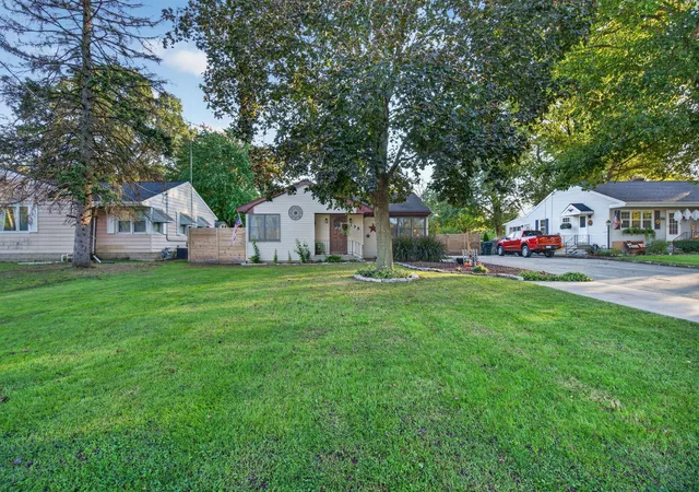 Photo 4 of Single family home for sale at 135 E 3rd Street, Coal City, IL 60416 | MLS# 12789787 | Listing updated on 2026-10-27