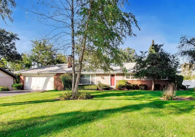 Photo 1 of Single family home for sale at 102 W Stratford Pl, Mount Prospect, IL 60056 | MLS# 12789791 | Listing updated on 2026-10-22