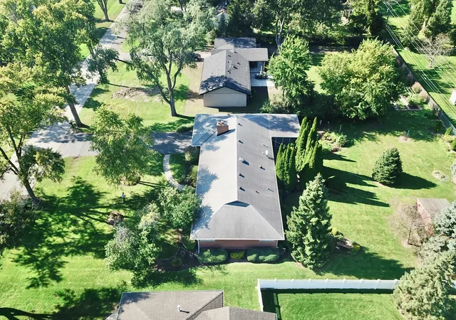Photo 2 of Single family home for sale at 102 W Stratford Pl, Mount Prospect, IL 60056 | MLS# 12789791 | Listing updated on 2026-10-22