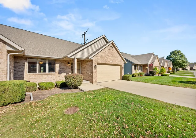 Townhouse for sale at 1129 Milan Dr N, Sycamore, IL 60178 | MLS# 12789805