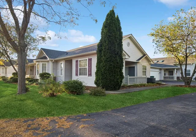 Photo 2 of Townhouse for sale at 12297 Quail Ridge Dr, Huntley, IL 60142 | MLS# 12789807 | Listing updated on 2026-10-20