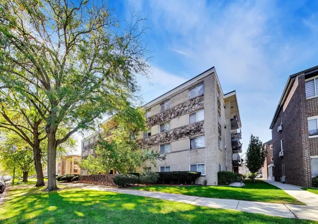 Photo 3 of Condo for sale at 4240 N Keystone Ave #3E, Chicago, IL 60641 | MLS# 12789827 | Listing updated on 2026-10-22