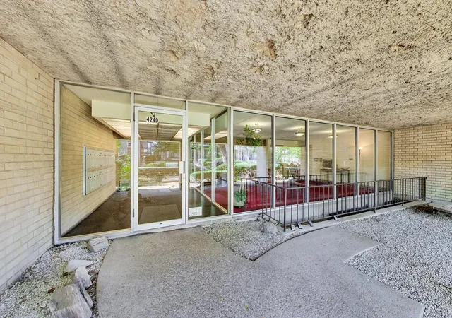 Listing Photo 5 - Condo for sale in building located at 4240 N Keystone Ave, Chicago, IL 60641 - Unit #3E