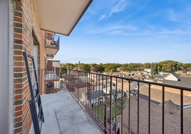 Photo 4 of Condo for sale at 7830 W North Ave #513, Elmwood Park, IL 60707 | MLS# 12789832 | Listing updated on 2026-10-27