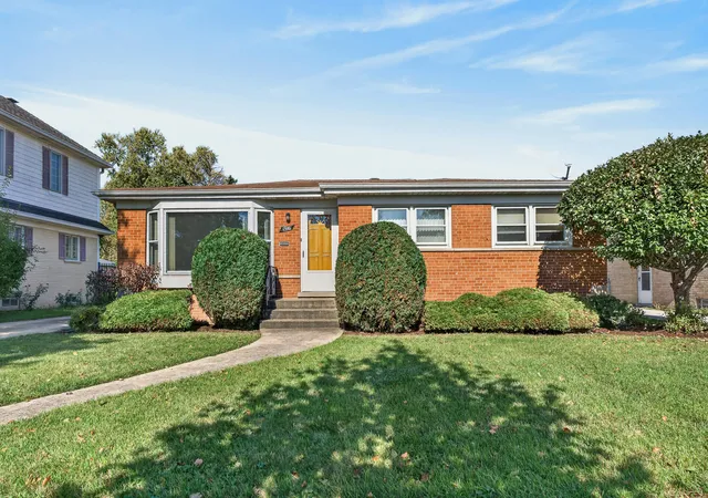Photo 1 of Single family home for sale at 1916 Laura Ln, Des Plaines, IL 60018 | MLS# 12789833 | Listing updated on 2026-10-23