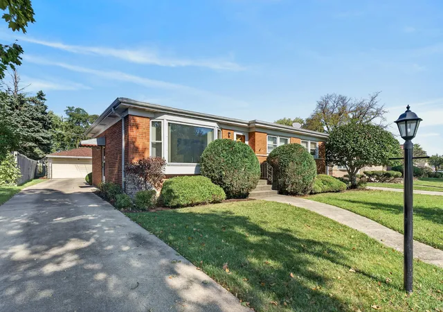 Photo 2 of Single family home for sale at 1916 Laura Ln, Des Plaines, IL 60018 | MLS# 12789833 | Listing updated on 2026-10-23