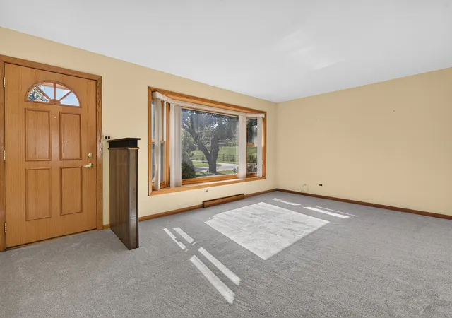 Photo 3 of Single family home for sale at 1916 Laura Ln, Des Plaines, IL 60018 | MLS# 12789833 | Listing updated on 2026-10-23