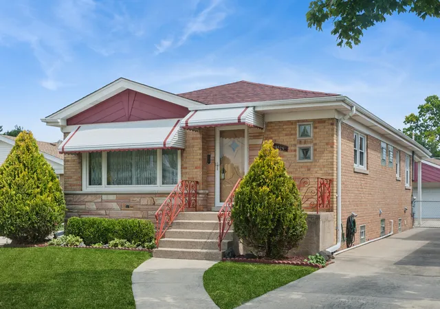 Photo 3 of Single family home for sale at 4525 N Pontiac Ave, Norridge, IL 60706 | MLS# 12789837 | Listing updated on 2026-10-22