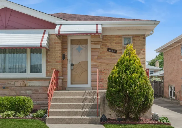 Photo 4 of Single family home for sale at 4525 N Pontiac Ave, Norridge, IL 60706 | MLS# 12789837 | Listing updated on 2026-10-28