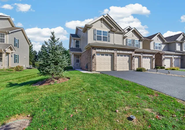 Photo 1 of Townhouse for sale at 1909 Turtle Crk Ct, Aurora, IL 60503 | MLS# 12789838 | Listing updated on 2026-10-22