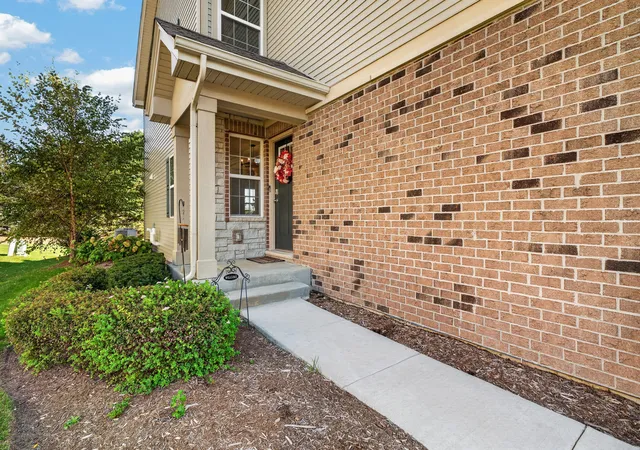 Photo 2 of Townhouse for sale at 1909 Turtle Crk Ct, Aurora, IL 60503 | MLS# 12789838 | Listing updated on 2026-10-22