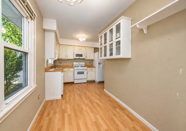 Photo 2 of Townhouse for sale at 435 Wright Ct, Bolingbrook, IL 60440 | MLS# 12789841 | Listing updated on 2026-10-22