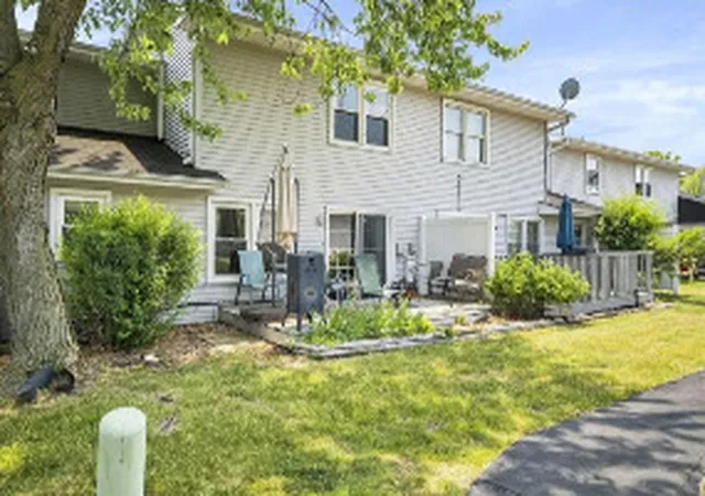Photo 4 of Townhouse for sale at 435 Wright Ct, Bolingbrook, IL 60440 | MLS# 12789841 | Listing updated on 2026-10-22