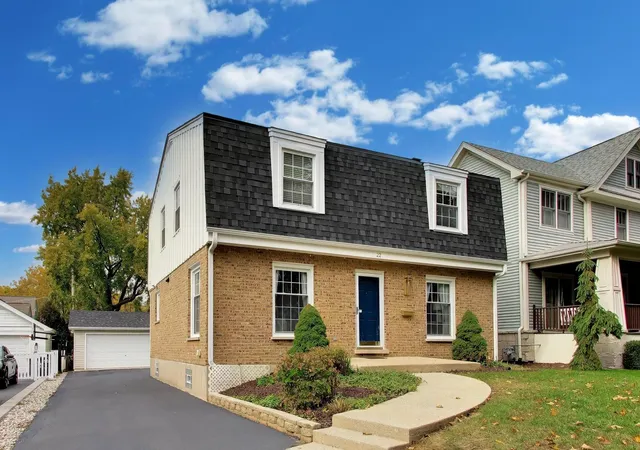 Single family home for sale at 22 S Monroe St, Hinsdale, IL 60521 | MLS# 12789842