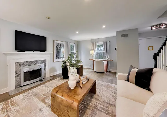 Photo 3 of Single family home for sale at 22 S Monroe St, Hinsdale, IL 60521 | MLS# 12789842 | Listing updated on 2026-10-29