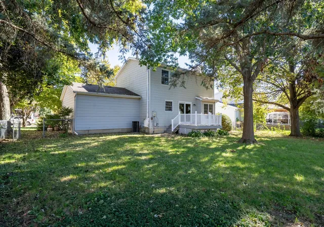 Photo 4 of Single family home for sale at 2204 Park Pl Dr, Bloomington, IL 61701 | MLS# 12789846 | Listing updated on 2026-10-23