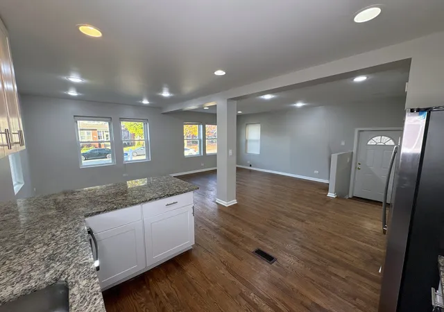 Photo 4 of Single family home for sale at 2323 Vernon St, Blue Island, IL 60406 | MLS# 12789849 | Listing updated on 2026-10-21