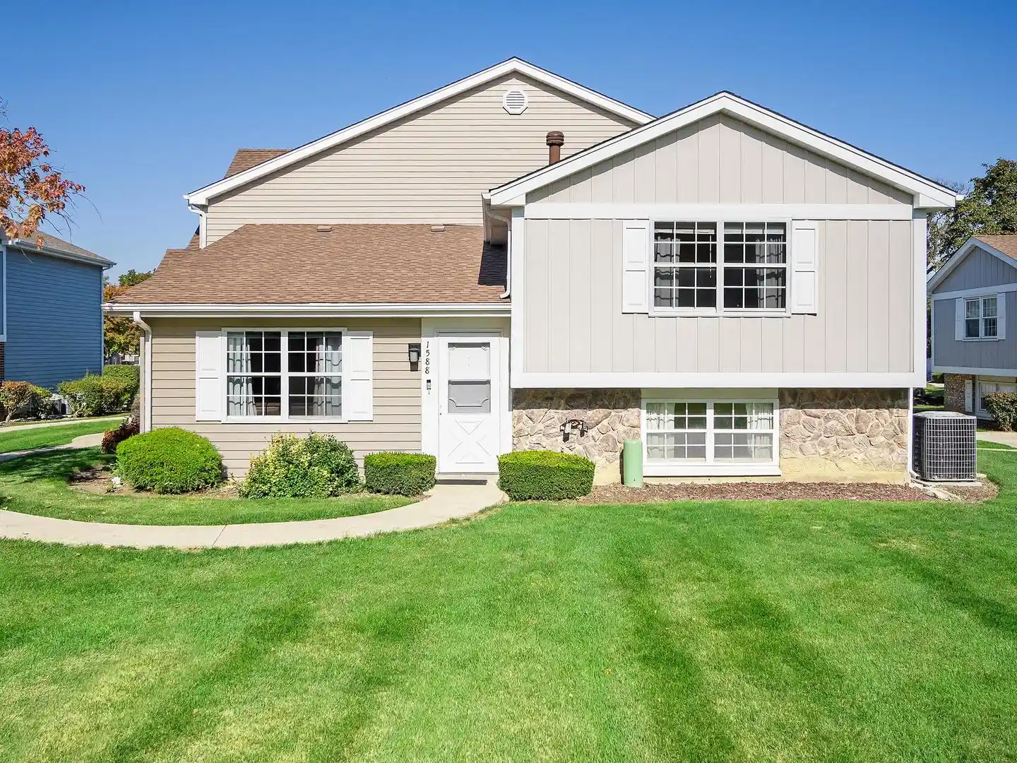 Listing Photo 1 - Condo for sale in 1588 Timber Trl located at 1588 Timber Trl, Wheaton, IL 60187 - Unit #23A