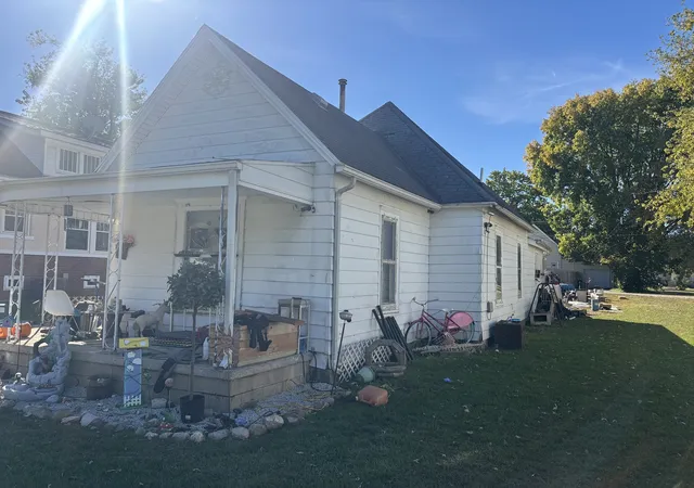 Photo 2 of Single family home for sale at 206 N Oak St, Villa Grove, IL 61956 | MLS# 12789863 | Listing updated on 2026-10-20