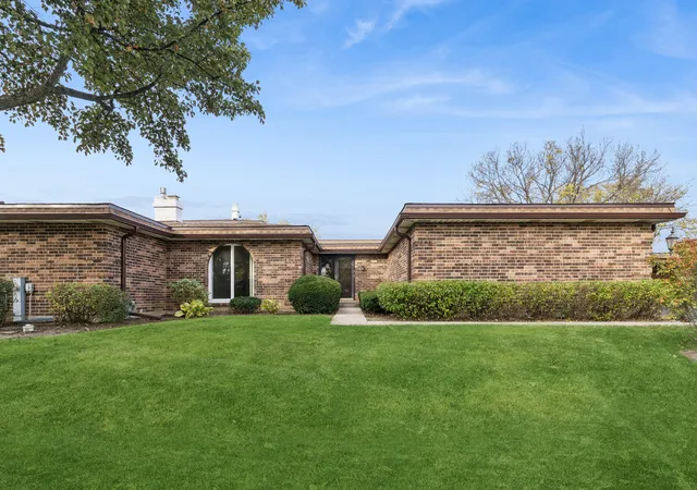 Townhouse for sale at 2422 Salceda Dr, Northbrook, IL 60062 | MLS# 12789867