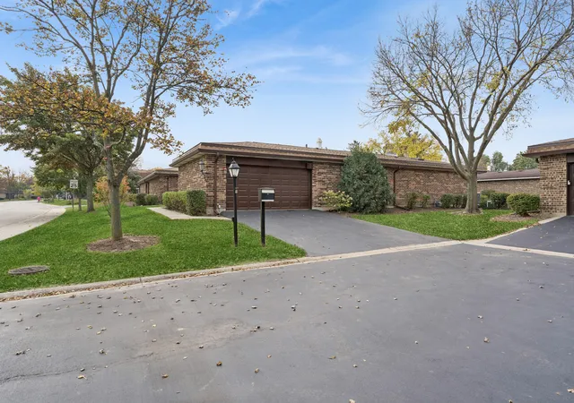 Photo 1 of Townhouse for sale at 2422 Salceda Dr, Northbrook, IL 60062 | MLS# 12789867 | Listing updated on 2026-10-29