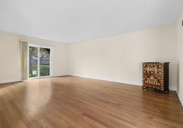Photo 2 of Townhouse for sale at 2422 Salceda Dr, Northbrook, IL 60062 | MLS# 12789867 | Listing updated on 2026-10-29