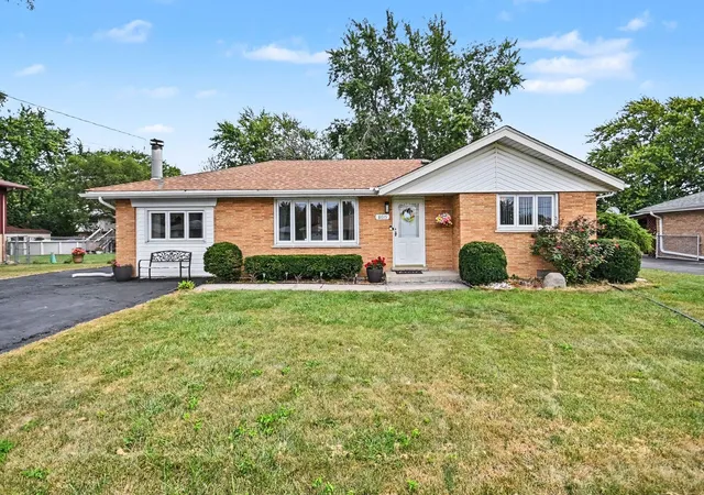 Single family home for sale at 8615 Lawler Ave, Burbank, IL 60459 | MLS# 12789868