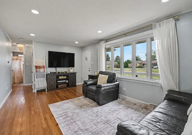 Photo 2 of Single family home for sale at 8615 Lawler Ave, Burbank, IL 60459 | MLS# 12789868 | Listing updated on 2026-10-22