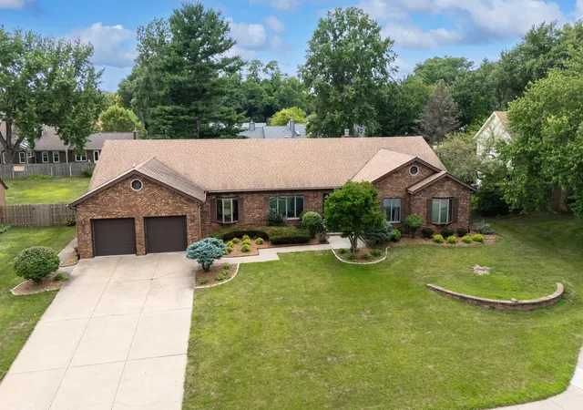 Single family home for sale at 9 Vale Ct, Moline, IL 61265 | MLS# 12789886