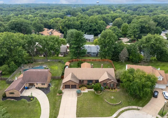 Photo 3 of Single family home for sale at 9 Vale Ct, Moline, IL 61265 | MLS# 12789886 | Listing updated on 2026-10-23