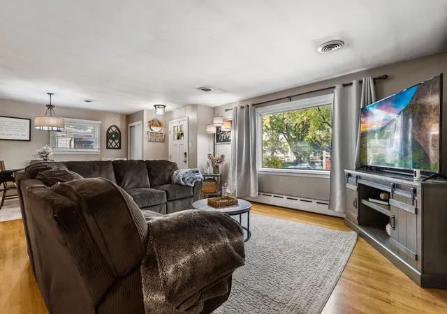 Photo 1 of Single family home for sale at 800 Read St, Lockport, IL 60441 | MLS# 12789887 | Listing updated on 2026-10-29