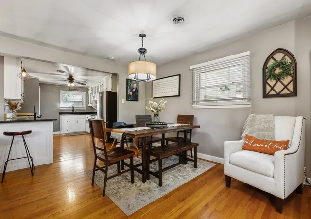 Photo 3 of Single family home for sale at 800 Read St, Lockport, IL 60441 | MLS# 12789887 | Listing updated on 2026-10-29