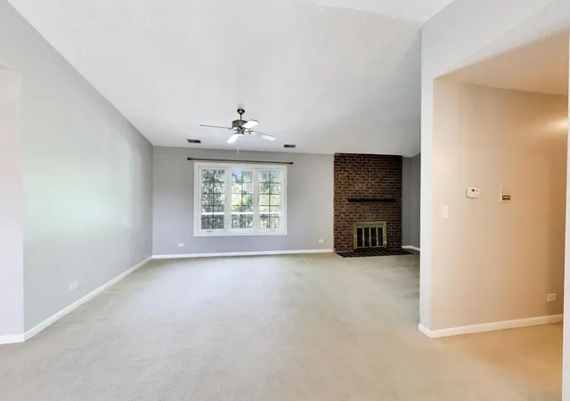 Photo 3 of Townhouse for sale at 172 Grove Ave #C, Des Plaines, IL 60016 | MLS# 12789889 | Listing updated on 2026-10-22