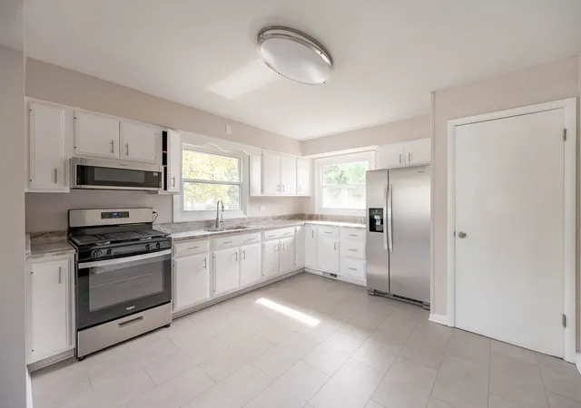 Photo 3 of Single family home for sale at 9700 S 51st Avenue, Oak Lawn, IL 60453 | MLS# 12789913 | Listing updated on 2026-10-29