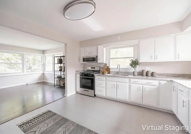 Photo 4 of Single family home for sale at 9700 S 51st Avenue, Oak Lawn, IL 60453 | MLS# 12789913 | Listing updated on 2026-10-29