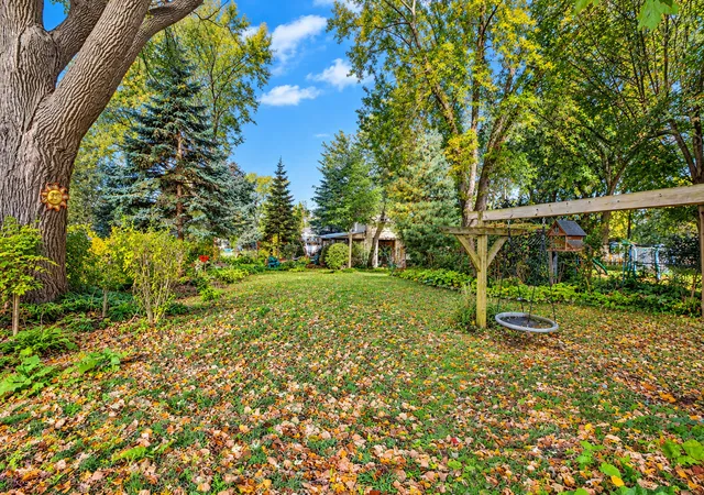 Photo 3 of Single family home for sale at 984 Cuyahoga Dr, Bartlett, IL 60103 | MLS# 12789918 | Listing updated on 2026-10-21